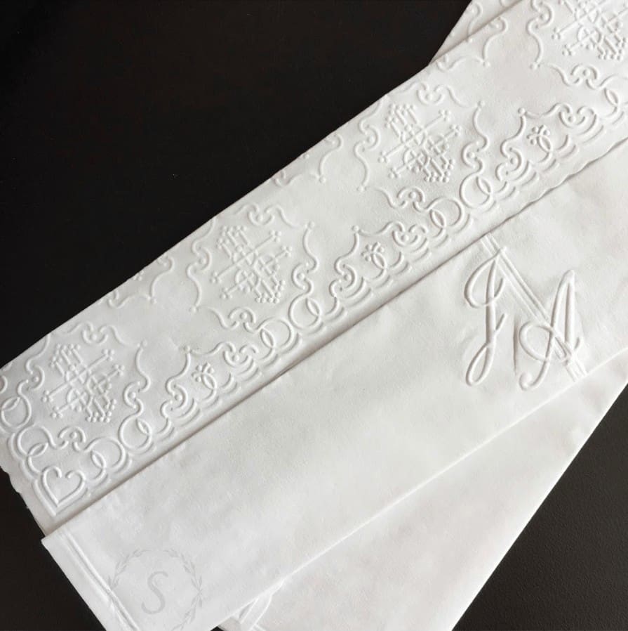 100 Toalhinhas Lavabo Trevo PERSONALIZADA + 1 Suporte em acrílico