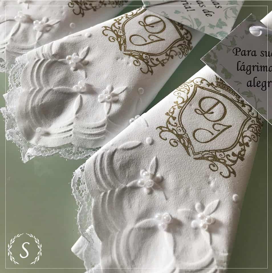 Lenços Lágrimas de Alegria  Trevo com Pérola e Renda