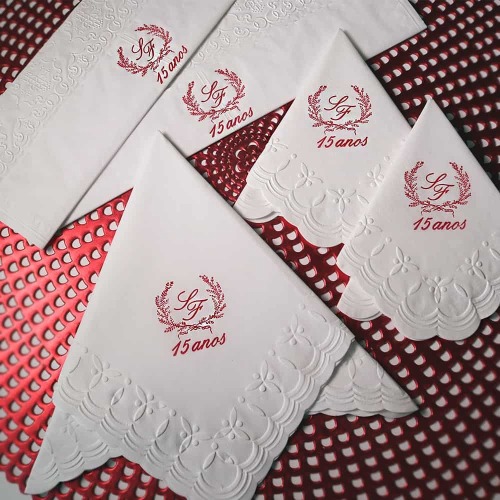 Kit 15 anos - 50 a 100 convidados - Guardanapos, Toalhas, Suporte - Linha Trevo