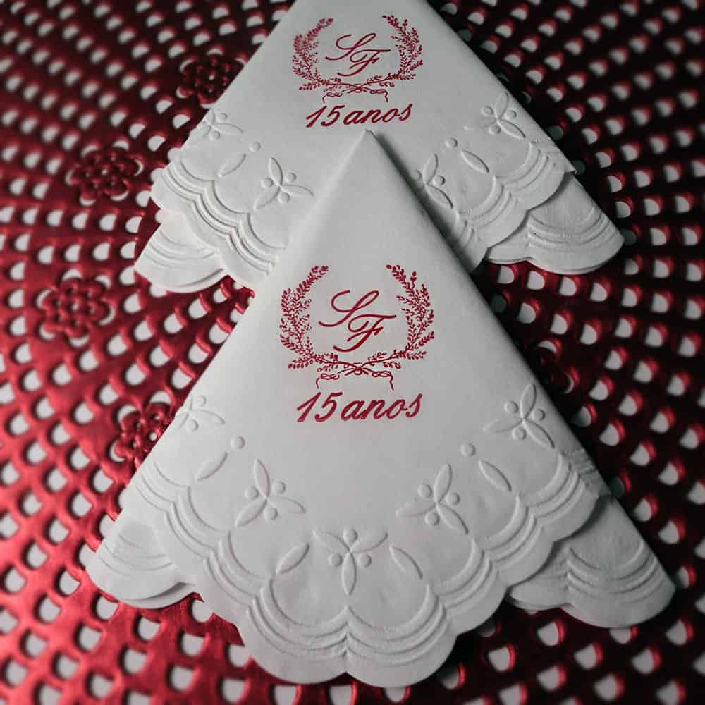 Kit 15 anos - 50 a 100 convidados - Guardanapos, Toalhas, Suporte - Linha Trevo